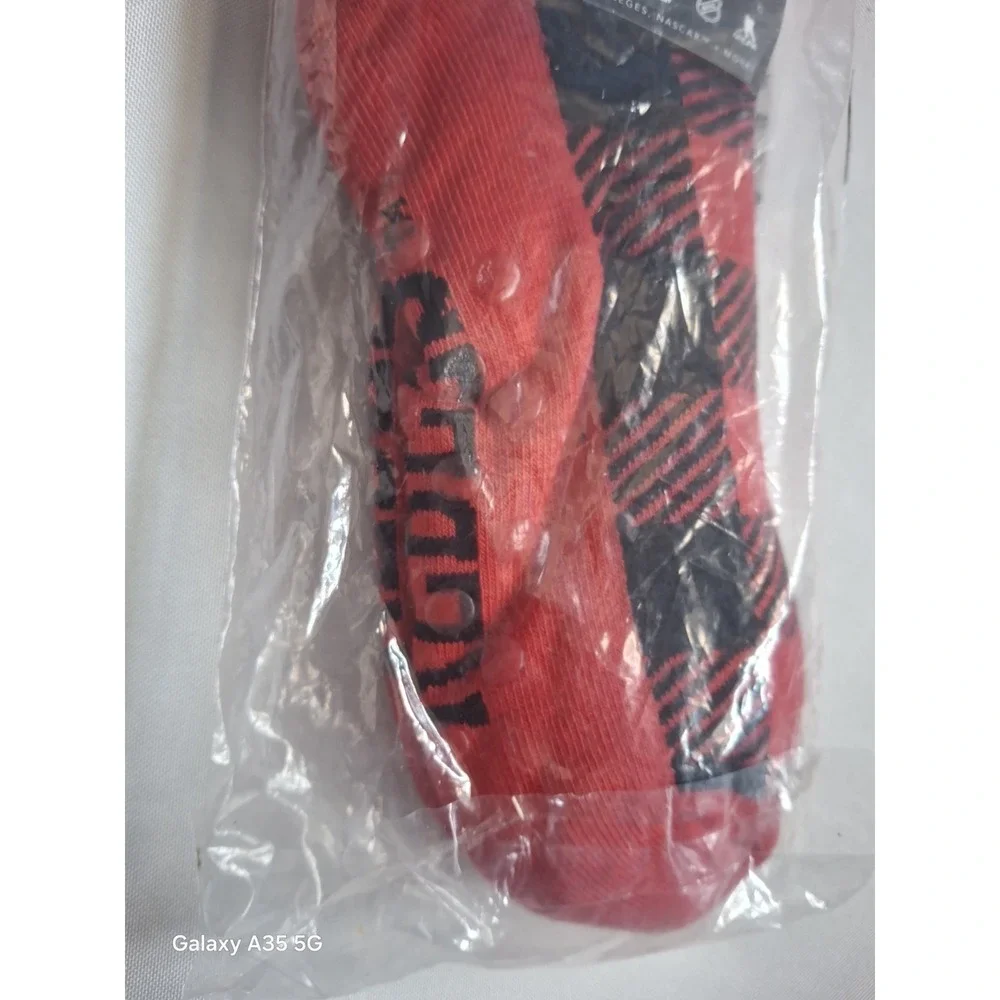 Cozy Buff UNLV Rebels Socks‎ 1 Pairs Red/Black  For Bare Feet